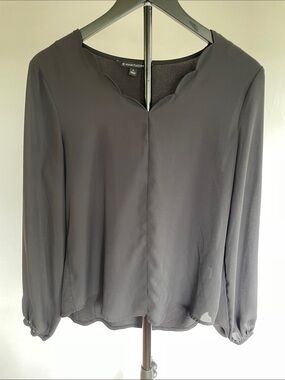 41 Hawthorn Black Blouse Size S Bishop Sleeve Scallop V-Neck